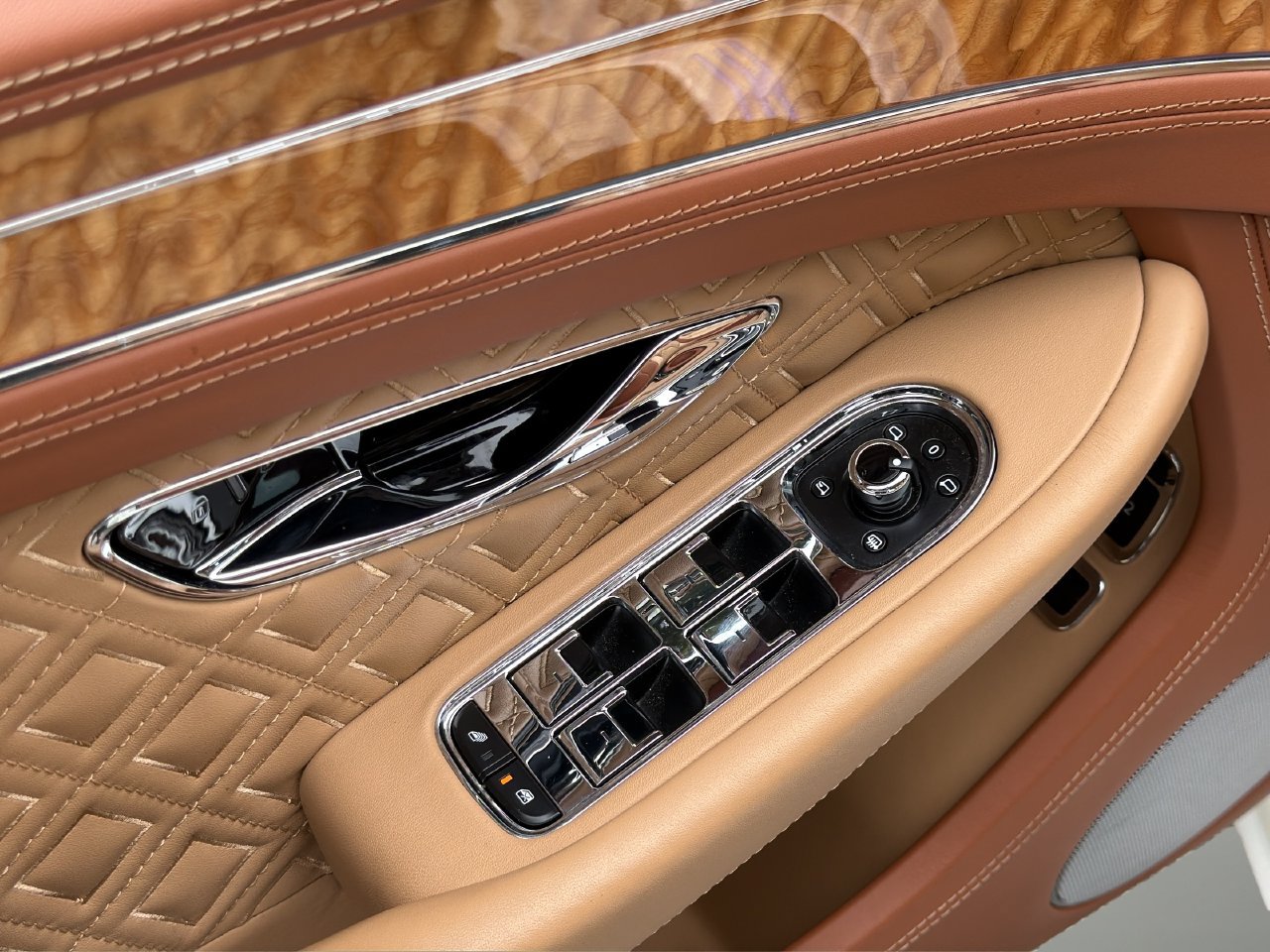 Used 2023 Bentley Continental GT V8 AWD/4WD image 14