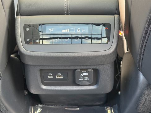 Used 2025 Nissan Pathfinder Platinum AWD/4WD image 36