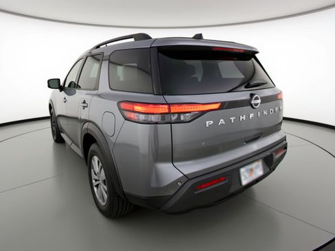 Used 2025 Nissan Pathfinder SV image 6