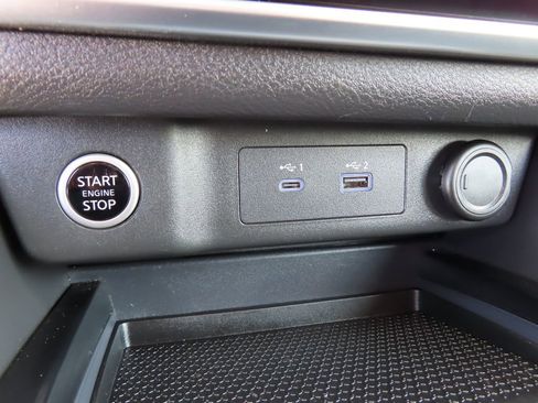 Used 2023 Nissan Rogue S AWD/4WD image 8