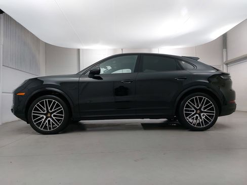 Used 2025 Porsche Cayenne Coupe w/ Premium Package Plus image 2