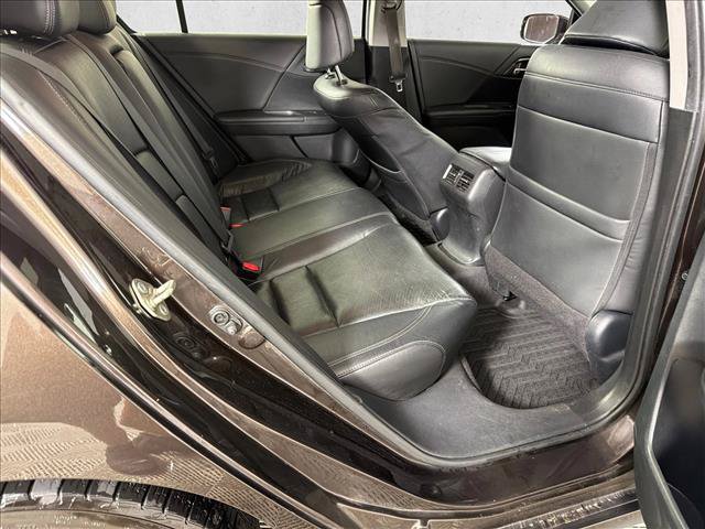 Used 2016 Honda Accord Touring image 17