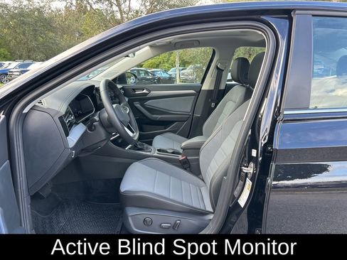 Used 2025 Volkswagen Jetta SE w/ Sunroof Package image 15