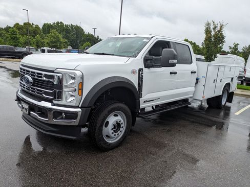 New 2025 Ford F550 4x4 Crew Cab image 7