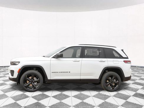 New 2025 Jeep Grand Cherokee Altitude image 13