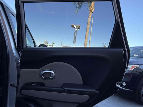 Used 2017 Kia Soul + FWD image 37