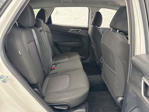 Used 2025 Kia Sportage LX image 39