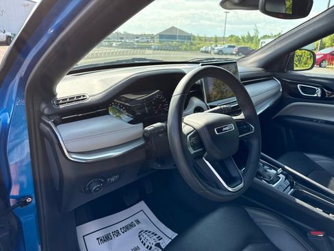 Used 2024 Jeep Compass Limited AWD/4WD image 23