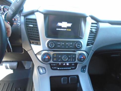 Used 2017 Chevrolet Suburban LT image 18