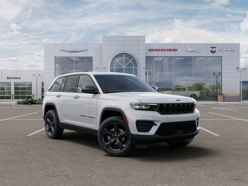 New 2025 Jeep Grand Cherokee Altitude image 17
