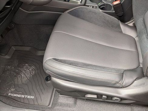 Used 2025 Subaru Forester Touring image 4