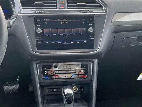 Used 2023 Volkswagen Tiguan SE image 10