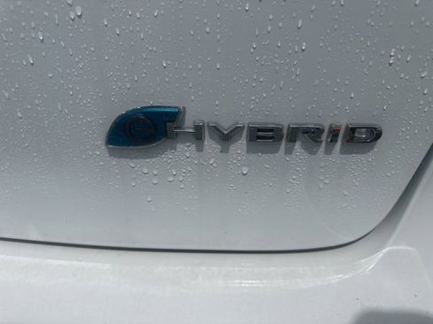 Used 2024 Chrysler Pacifica Limited FWD image 12