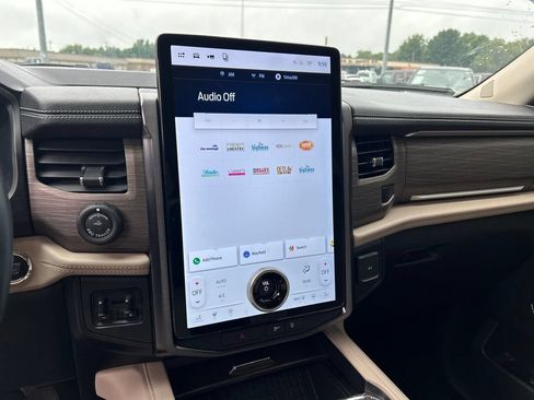 Used 2023 Ford Expedition Limited AWD/4WD image 13