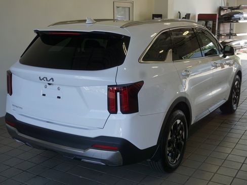 Used 2025 Kia Sorento S w/ Panoramic Sunroof Package image 17