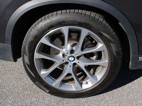 Used 2023 BMW X5 xDrive40i w/ Premium Package image 37