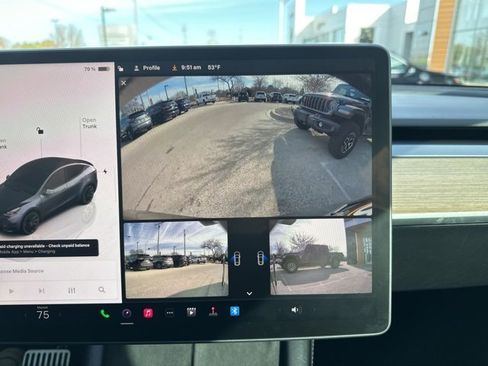 Used 2022 Tesla Model Y Long Range image 32