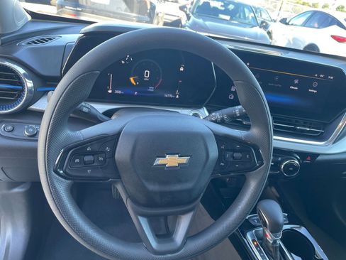 Used 2025 Chevrolet Trax LT image 27