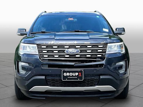 Used 2017 Ford Explorer XLT w/ Equipment Group 201A AWD/4WD image 4