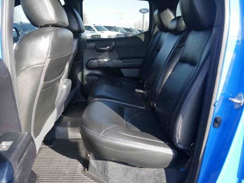 Used 2020 Toyota Tacoma TRD Off-Road w/ TRD Premium Off Road Package image 15