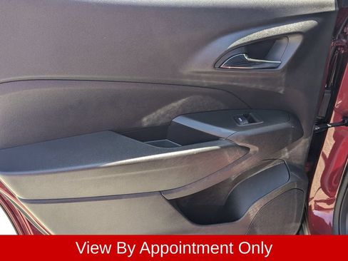Used 2025 Chevrolet Trax LT w/ LT Convenience Package FWD image 25