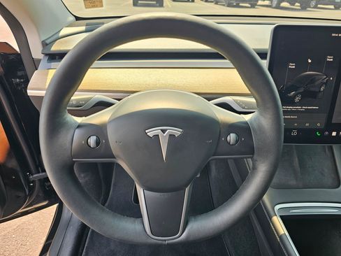 Used 2022 Tesla Model Y Long Range AWD/4WD image 21