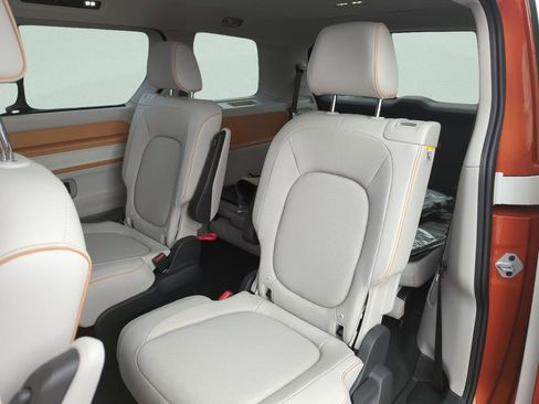 Used 2025 Volkswagen ID. Buzz Pro S Plus RWD image 19