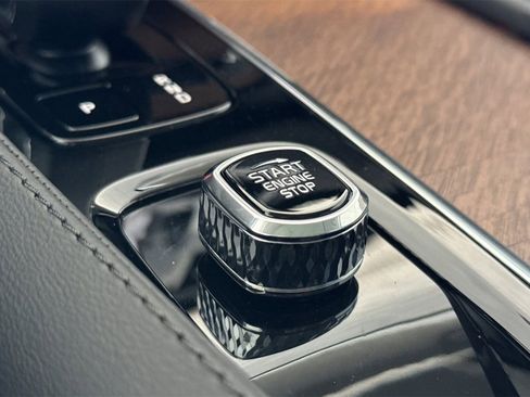 New 2025 Volvo XC90 B6 Plus w/ Protection Package Premier image 23