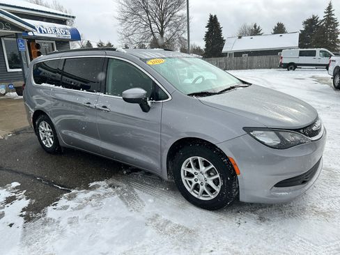 Used 2020 Chrysler Voyager Lxi image 5