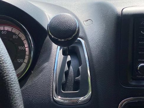 Used 2018 Dodge Grand Caravan SE w/ UConnect Hands-Free Group FWD image 27