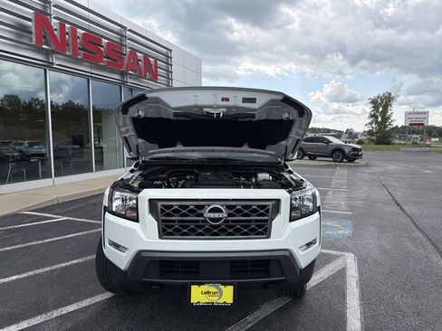 Certified 2023 Nissan Frontier SV w/ SV Convenience Package AWD/4WD image 18