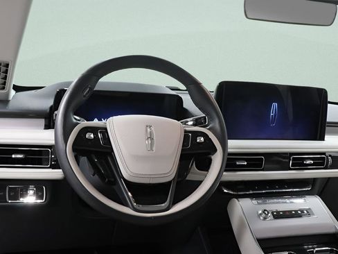 Used 2025 Lincoln Aviator Reserve w/ Equipment Group 201A AWD/4WD image 9
