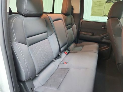 Used 2025 Nissan Frontier SV w/ SV Convenience Package image 41