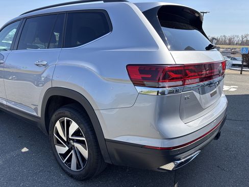 Used 2025 Volkswagen Atlas SE AWD/4WD image 16
