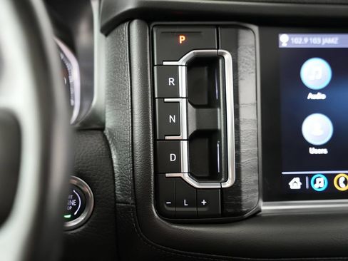 Used 2021 GMC Yukon XL Denali w/ Denali Premium Package AWD/4WD image 24