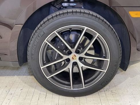 Certified 2026 Porsche Macan AWD/4WD image 10