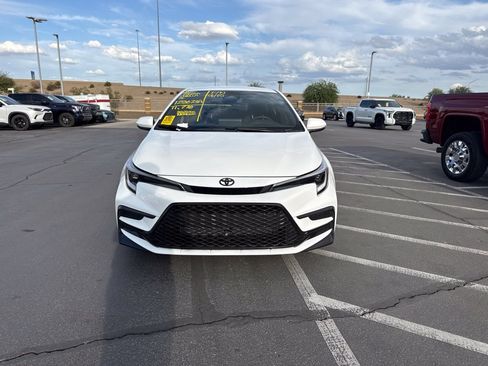 Used 2025 Toyota Corolla SE FWD image 2