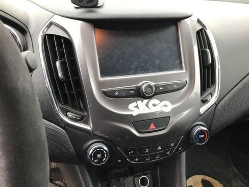 Used 2017 Chevrolet Cruze LT w/ Convenience Package image 5