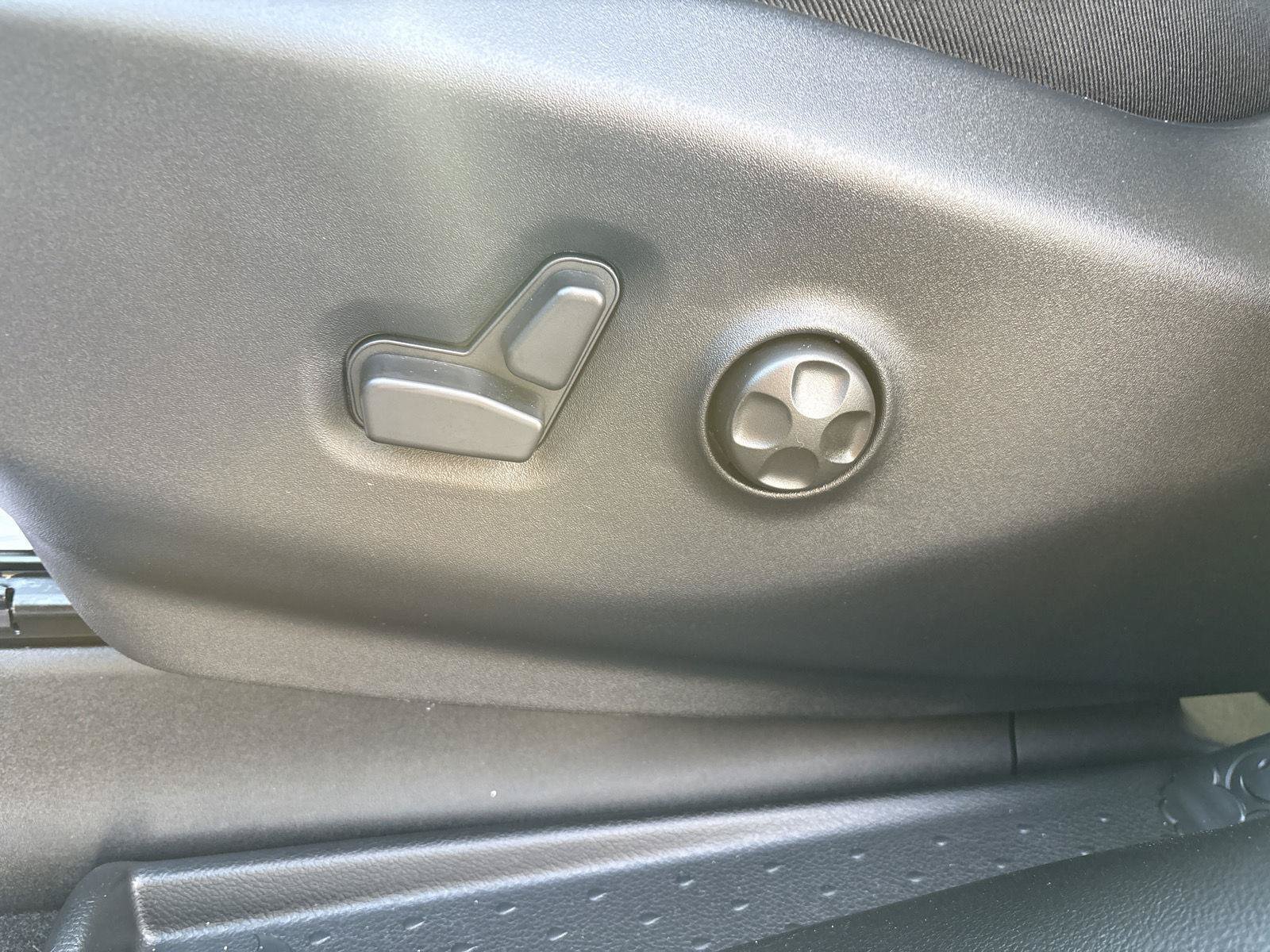 New 2027 Chrysler Pacifica Limited AWD/4WD image 16