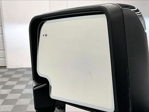 Used 2025 Chevrolet Silverado 2500 LTZ w/ LTZ Convenience Package image 31