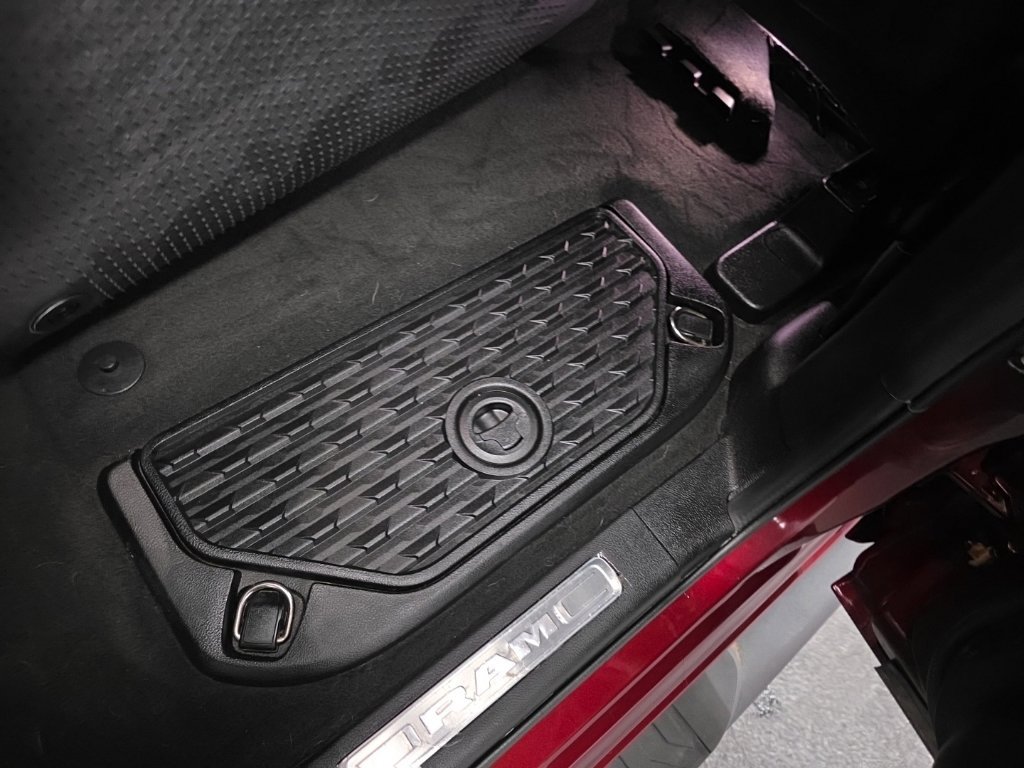 Used 2020 RAM 1500 Laramie w/ Sport Appearance Package AWD/4WD image 33