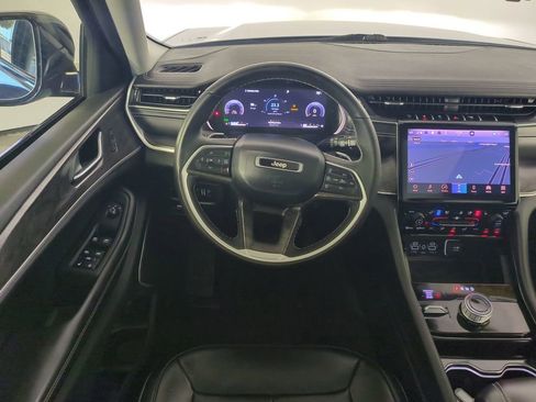 Used 2023 Jeep Grand Cherokee Limited w/ Luxury Tech Group II image 19