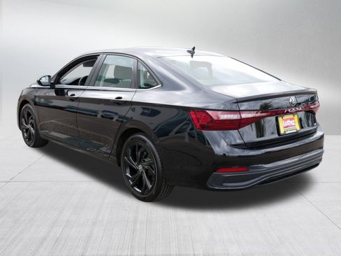 Used 2026 Volkswagen Jetta SE w/ Black Wheel Package FWD image 5