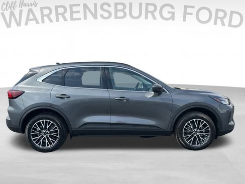 New 2025 Ford Escape SE image 8