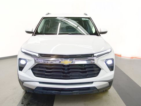 Used 2025 Chevrolet TrailBlazer LT FWD image 3