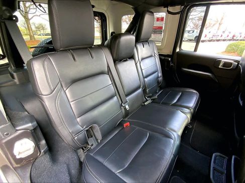 Used 2020 Jeep Wrangler Unlimited Sahara image 20