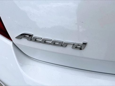 Used 2017 Honda Accord Touring image 10