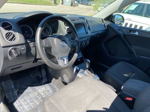 Used 2018 Volkswagen Tiguan Limited w/ Premium Package image 8