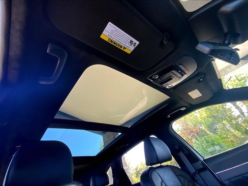 Used 2024 Kia Sorento SX Prestige image 24