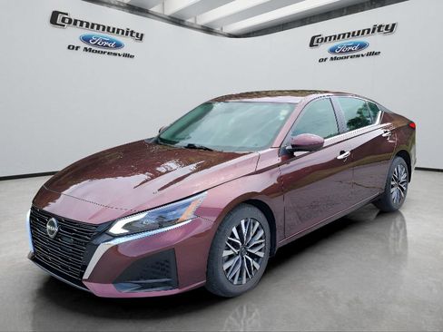 Used 2023 Nissan Altima 2.5 SV AWD/4WD image 1